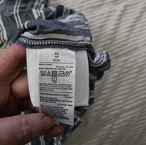 Old Navy Striped Blue and White Women's Top. Size XS - Picture 7 of 7